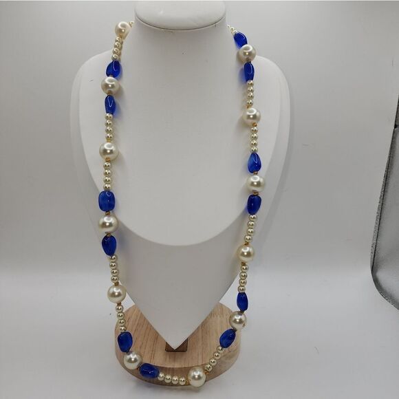 Vendome Gold Tone Faux Pearl and Blue Acrylic Beads 26 Inch Necklace Vtg - Picture 5 of 5